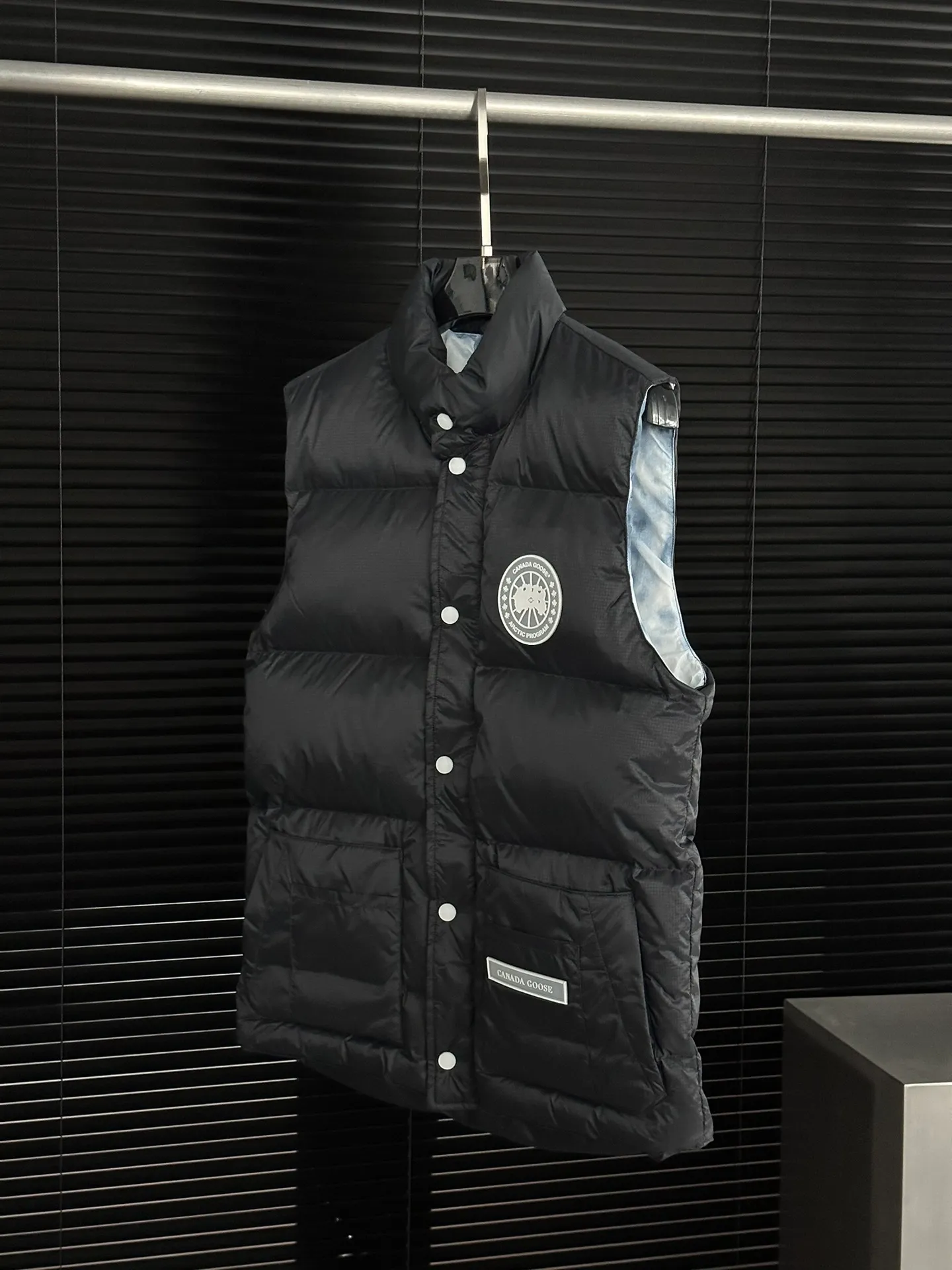 P400 【𝗖𝗮𝗻𝗮𝗱𝗮𝗴𝗼𝗼𝘀𝗲】/Canada Goose/White Label Glacier Down Vest/Black